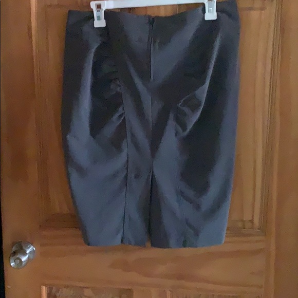 Guess Pencil skirt - Picture 2 of 3